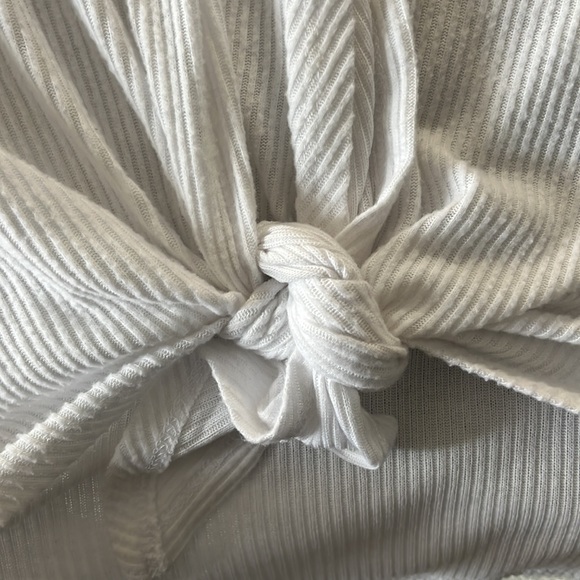 Front tie white long sleeve - Picture 5 of 6